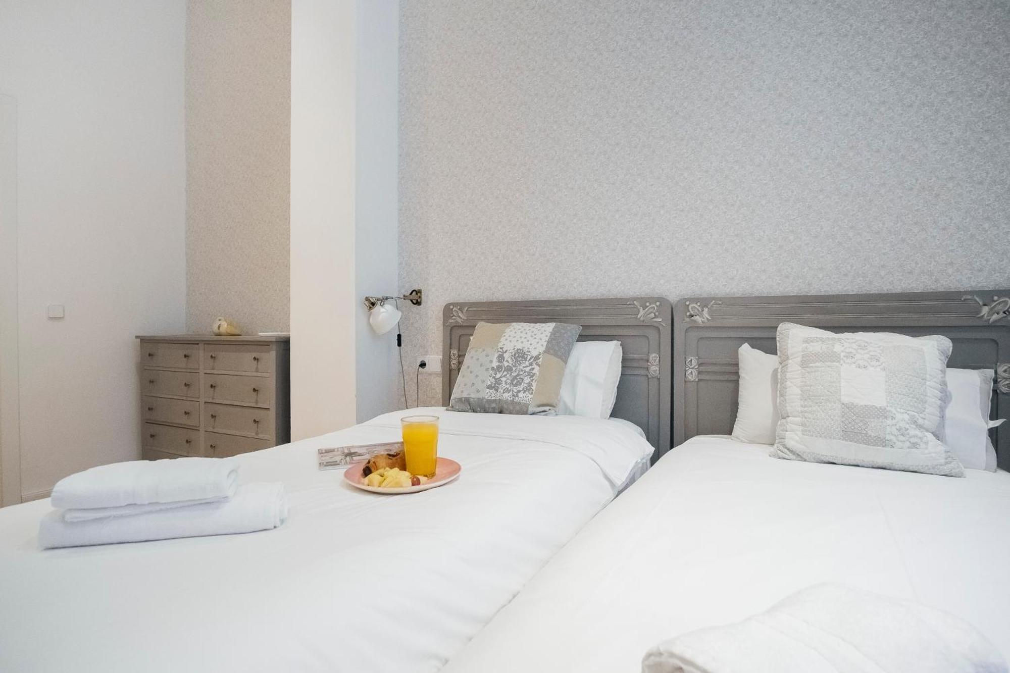 Fantastico 4R + 3B En Madrid Centro Apartment ภายนอก รูปภาพ