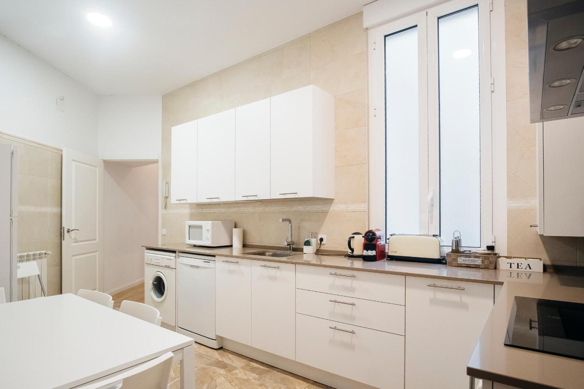 Fantastico 4R + 3B En Madrid Centro Apartment ภายนอก รูปภาพ
